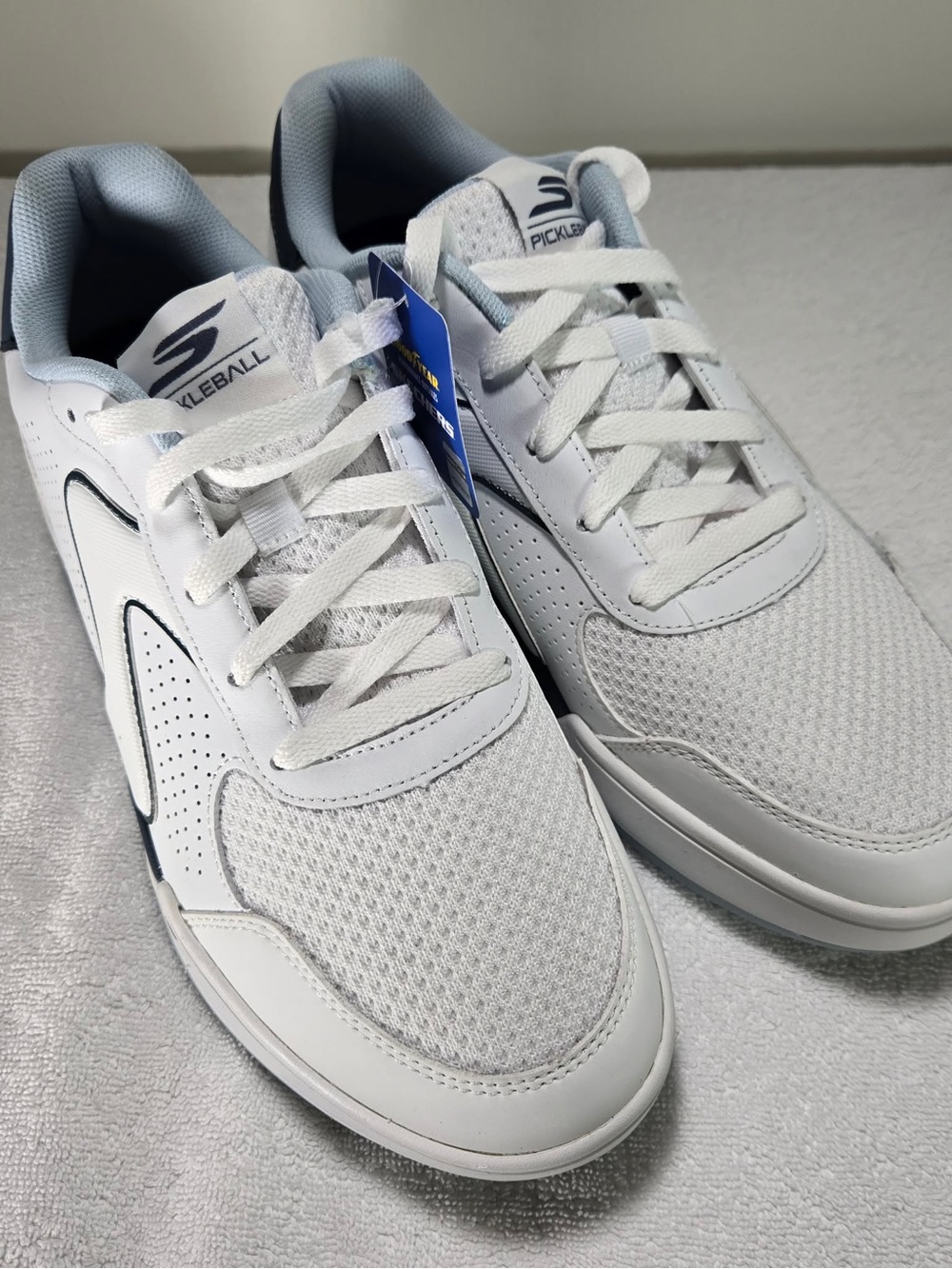 Skechers Men’s NWT White and Light Gray Athletic Pickleball Shoes 9.5